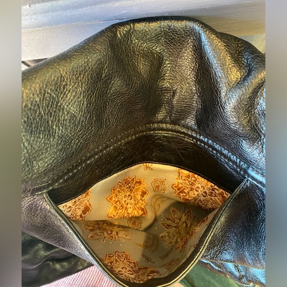 Black leather HOBO satchel bag. - Picture 4 of 14